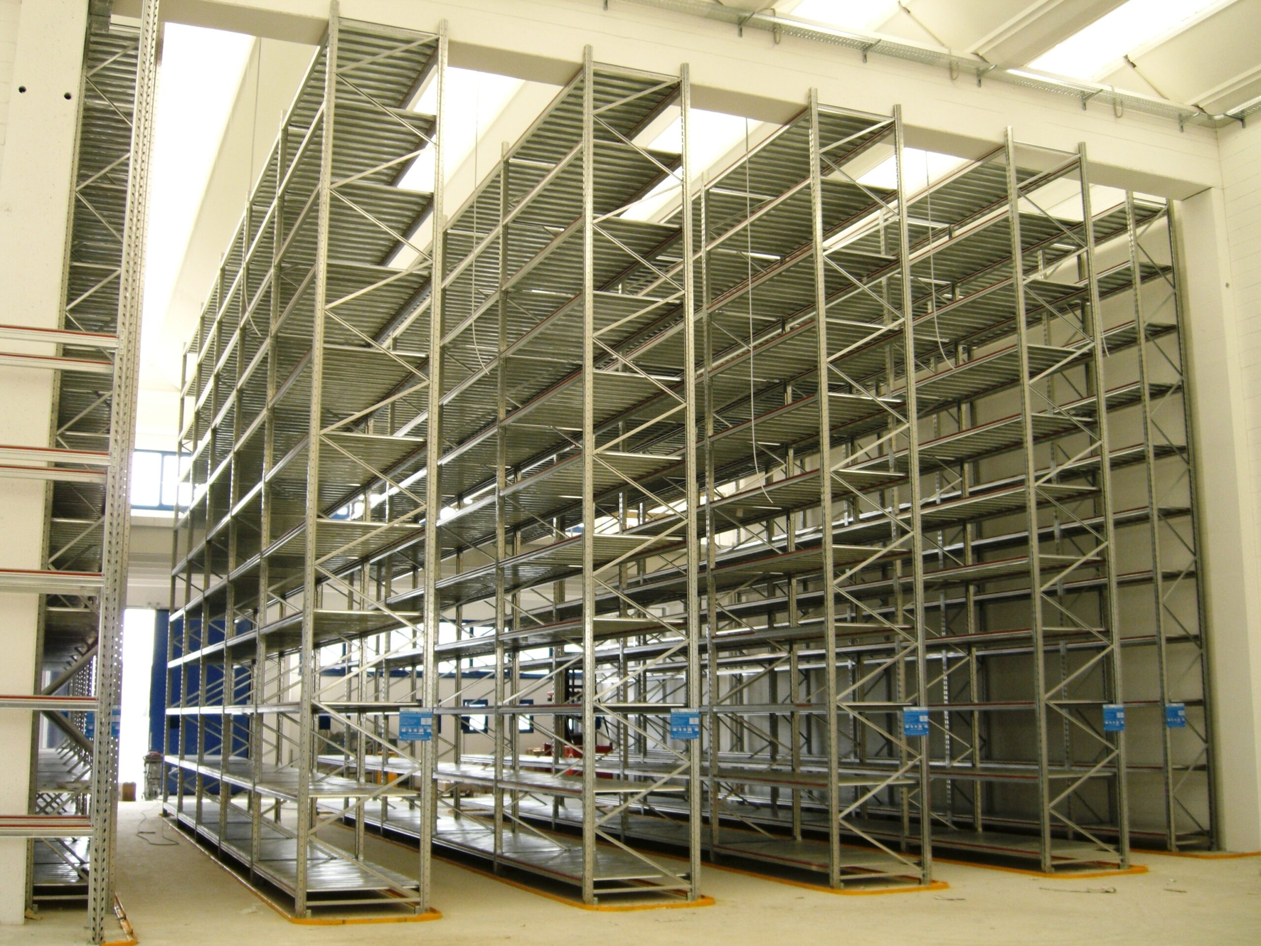 Warehouse pallet racking