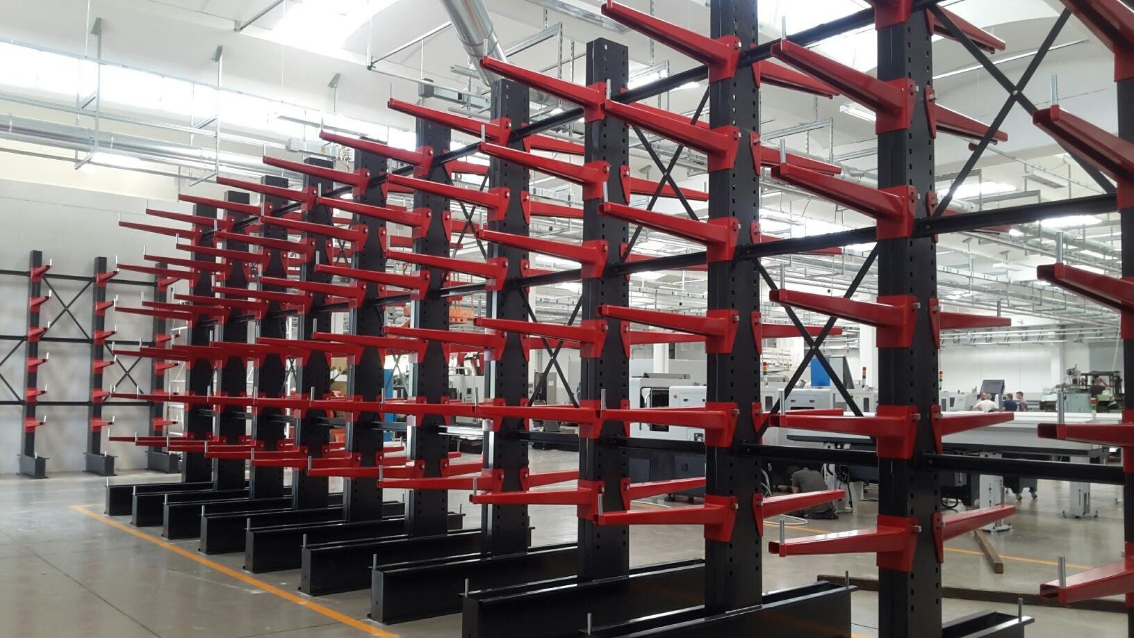 Cantilever per corpi tubi. lamiere , profilati, barre