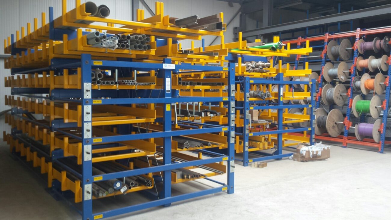 Pull-out cantilever racking