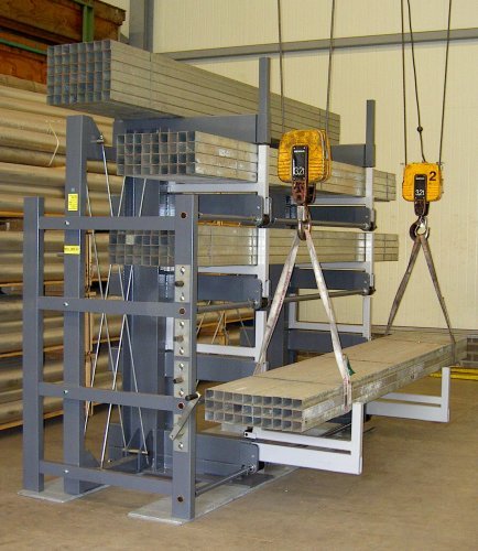 Pull-out cantilever racking for heavy loads