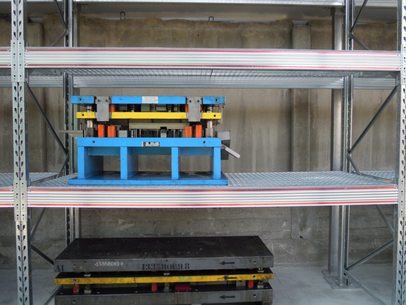 Mould racking