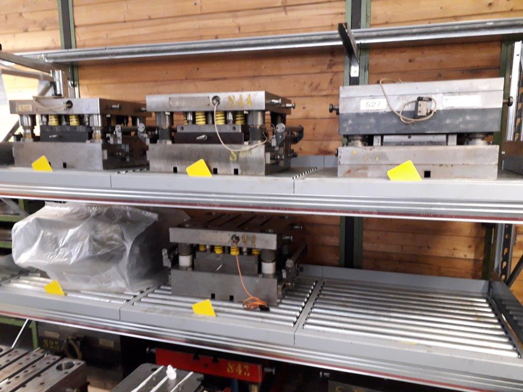 Racking for sheet metal moulds