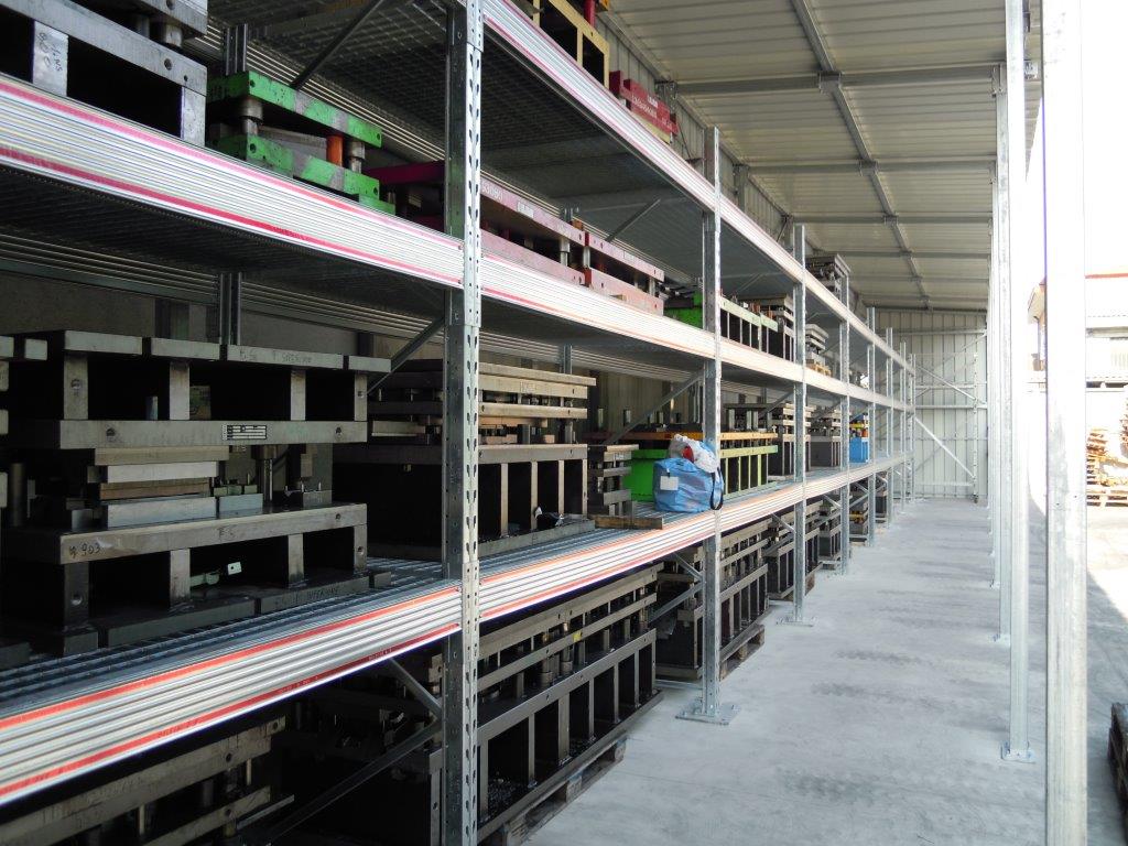 Mould racking