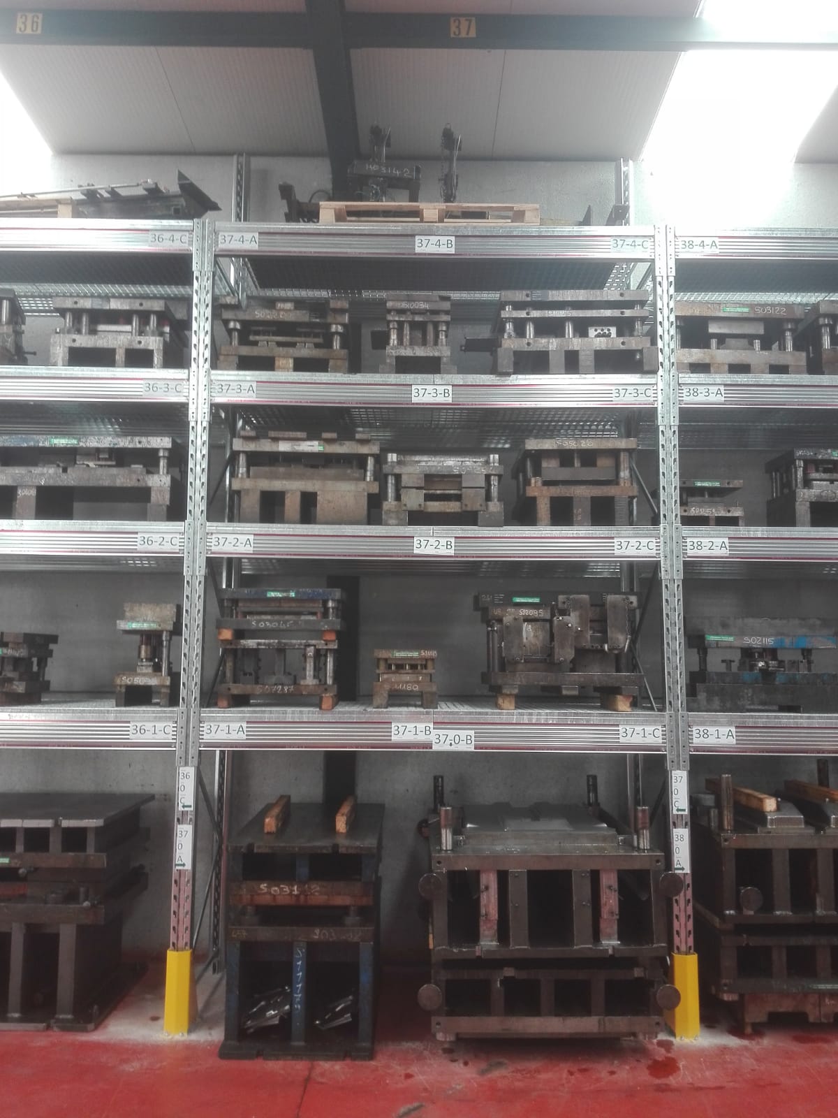 Heavy-duty mould racking
