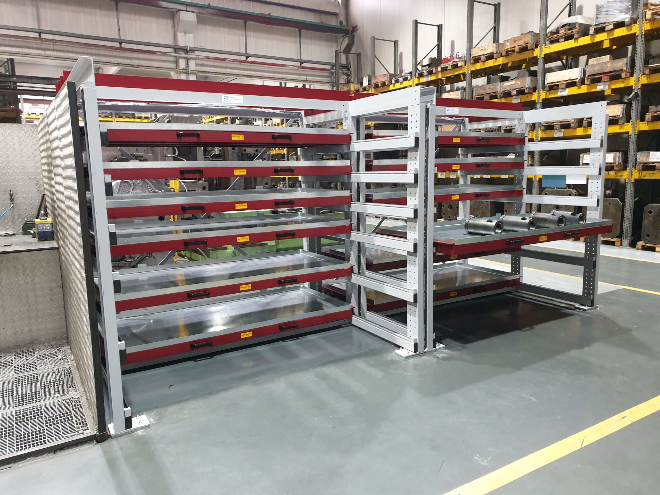 Pull-out drawer racking