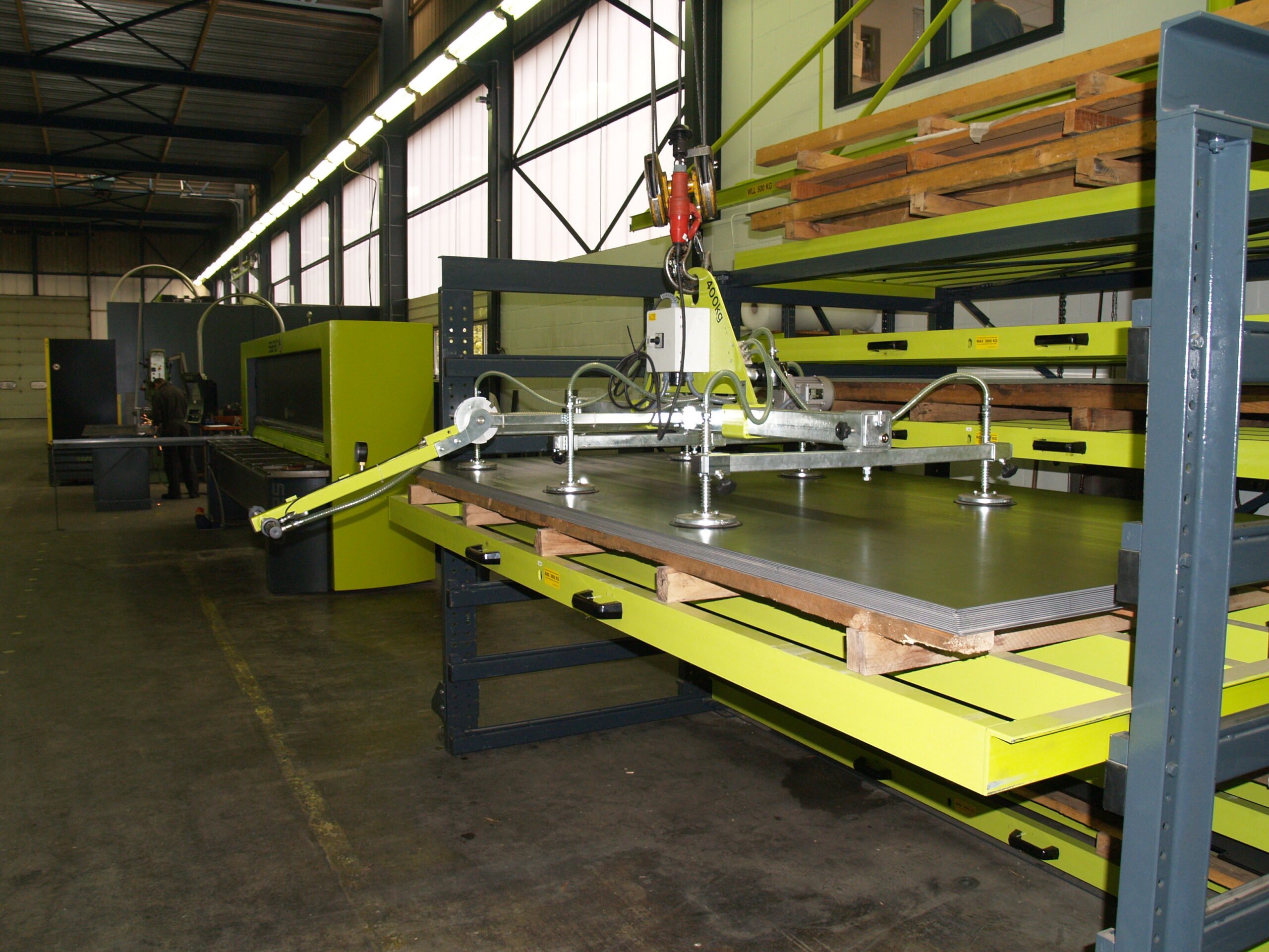 Pull-out drawer racking