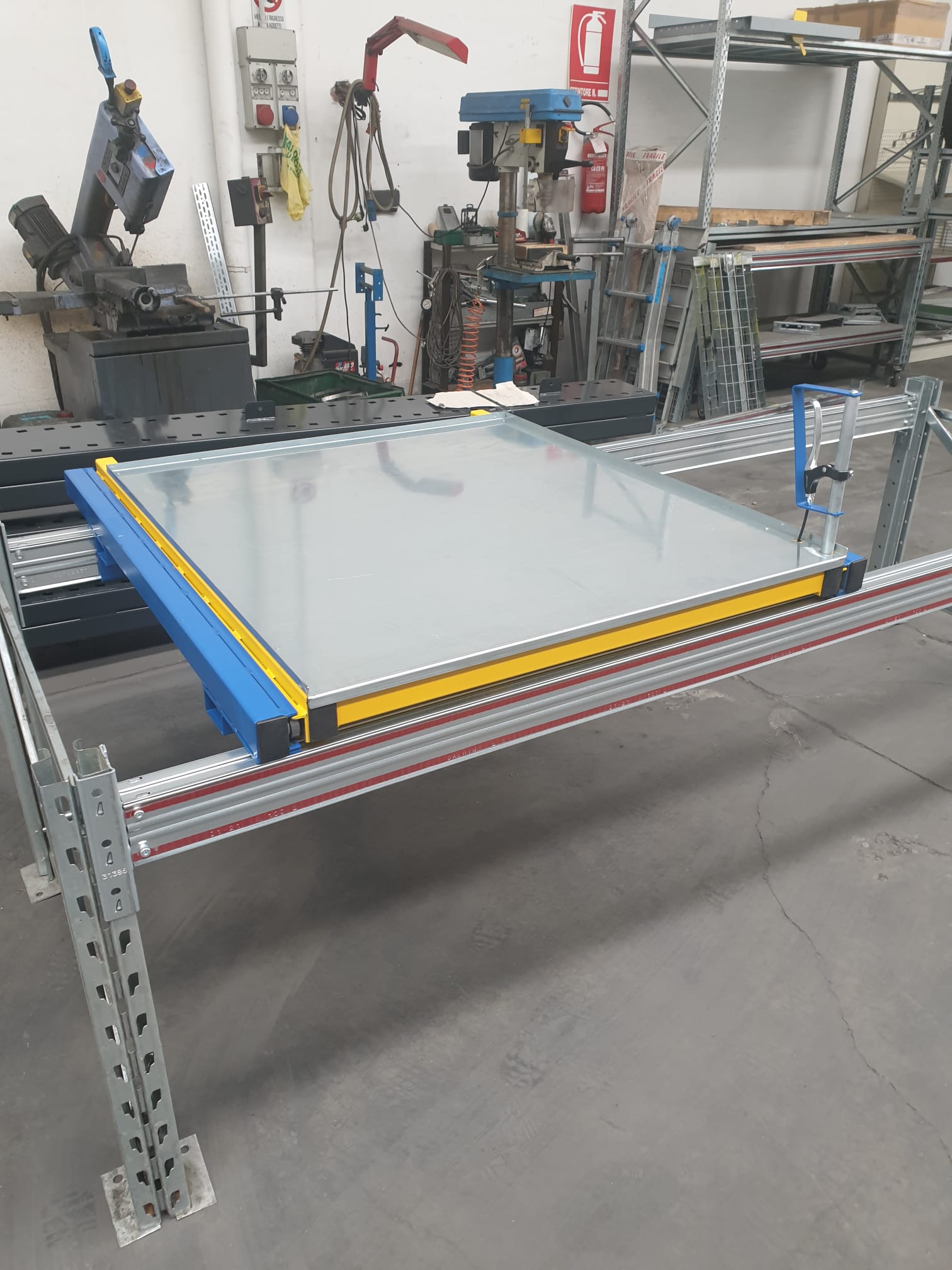 Pull-out drawer racks