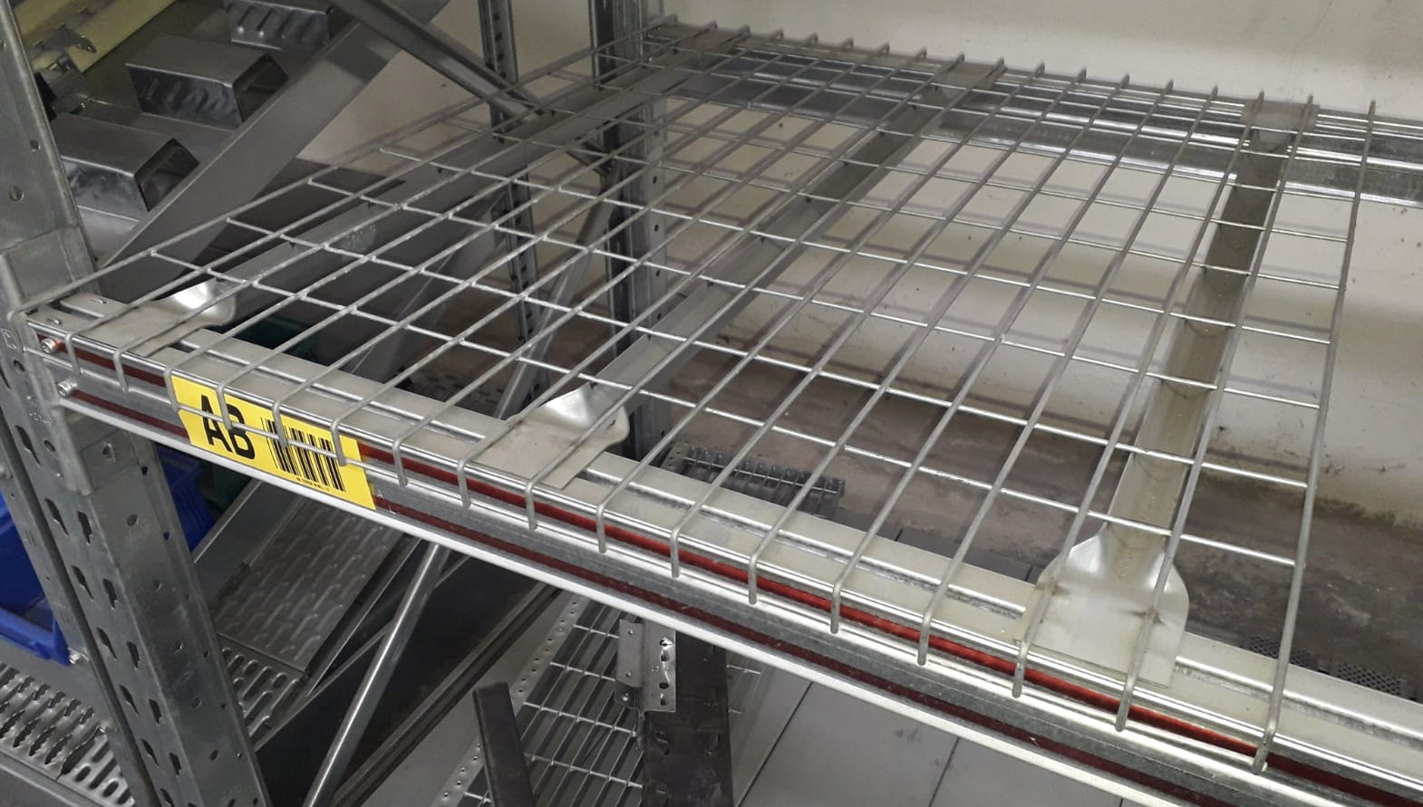 Welded wire mesh decking