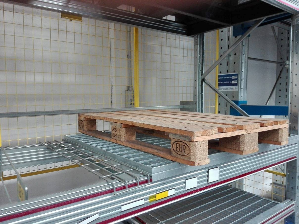 Pallet stops for racking